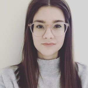 Meet your Posher, Larissa